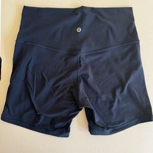 Navy camo Lululemon align shorts
Great condition just light pilling